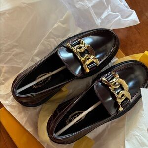 Tod’s logo Loafers in Leather

Burgundy size 38